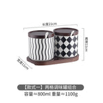 Preto e branco listrado cerâmica tempero jar com tampa de madeira spice açúcar jar cozinha chili sal armazenamento frascos utensílios de cozinha novo