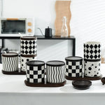 Preto e branco listrado cerâmica tempero jar com tampa de madeira spice açúcar jar cozinha chili sal armazenamento frascos utensílios de cozinha novo