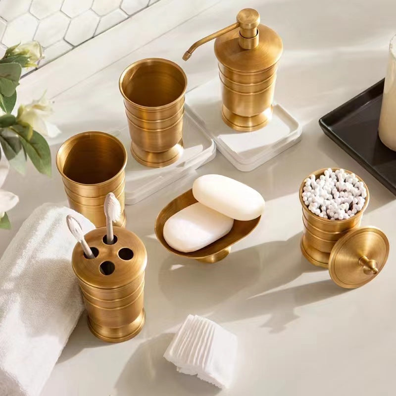 Conjunto Higiene Bucal Dourado Elegante, Kit Dourado para Banheiro e Lavabo, Acessorios Dourados para Banheiro, Ferragens Douradas para Banheiro, Kit em Aço Escovado Dourado, Decoração Dourada para Banheiro e Lavabo, Design Dourado para Banheiro, Organizadores Dourados, Loja Comprinha do Futuro