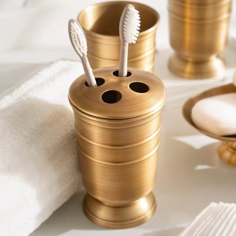 Conjunto Higiene Bucal Dourado Elegante, Porta Escova Dourado, Kit Dourado para Banheiro e Lavabo, Acessorios Dourados para Banheiro, Ferragens Douradas para Banheiro, Kit em Aço Escovado Dourado, Decoração Dourada para Banheiro e Lavabo, Design Dourado para Banheiro, Organizadores Dourados, Loja Comprinha do Futuro