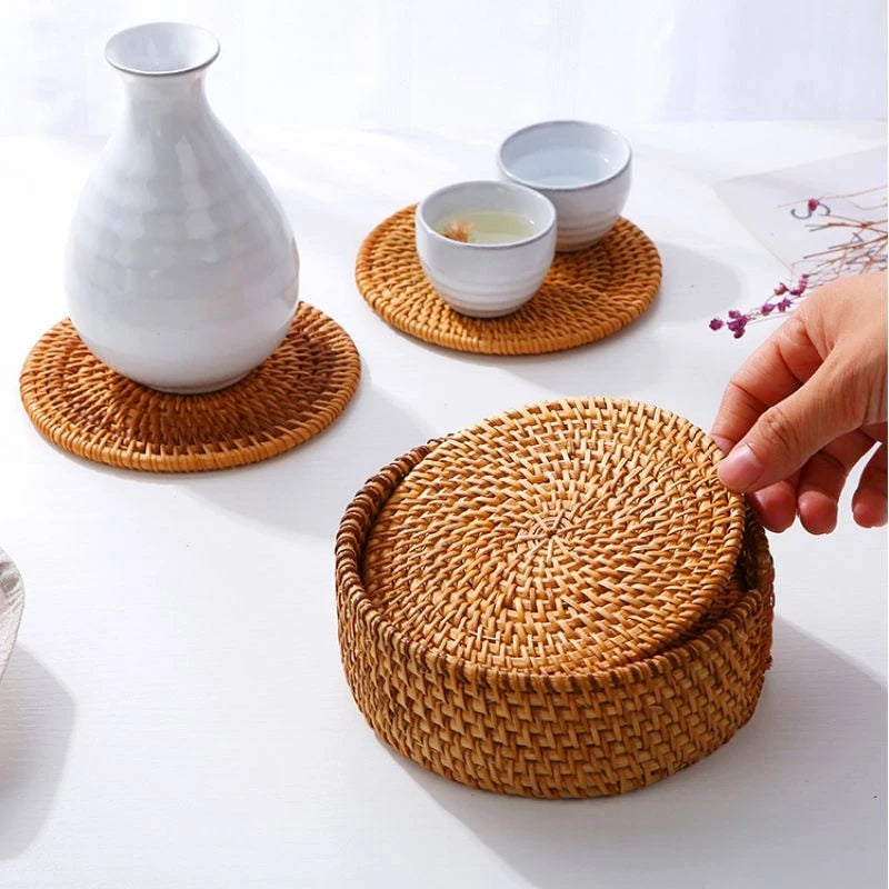 Tapete de copo trançado Rattan natural com caixa de armazenamento Almofada anti-derrapante Placemat tecido à mão Resistente ao calor Isolamento quente