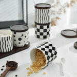 Preto e branco listrado cerâmica tempero jar com tampa de madeira spice açúcar jar cozinha chili sal armazenamento frascos utensílios de cozinha novo