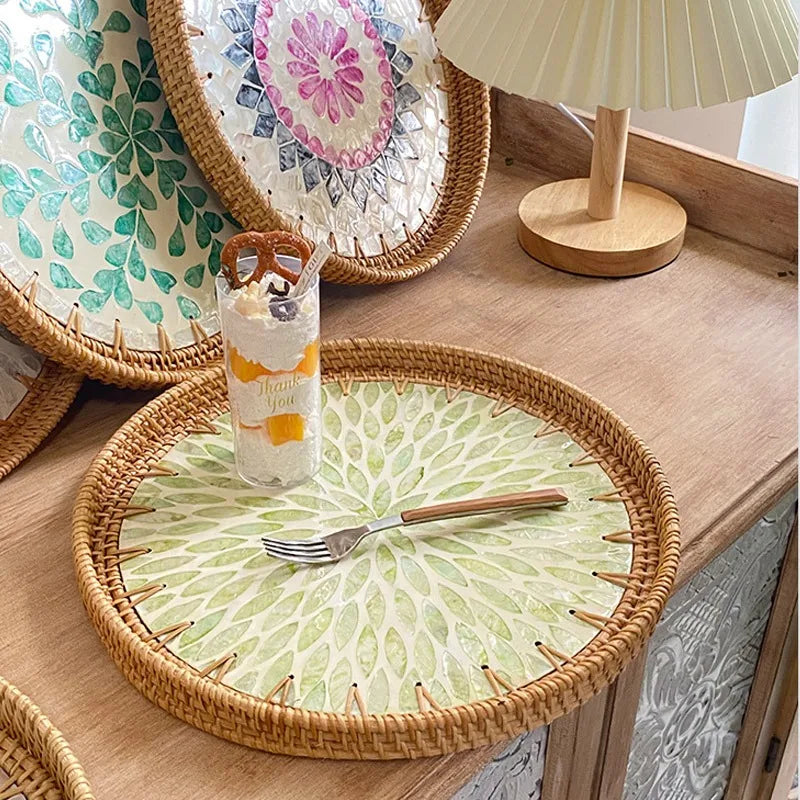 Bandeja redonda de vime feita à mão, concha colorida, bandeja de armazenamento, convidado doméstico, sala de jantar, decoração de mesa, decoração de casa