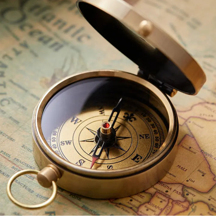 Retro Nostálgico Metal Compass, Outdoor Flip Cover, Zinc Alloy, Estudo ornamentos decorativos, Fotografia Props