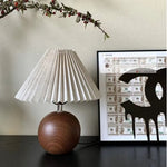 Luminária de Mesa Redonda em Madeira com Linho