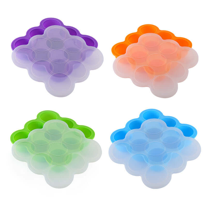 Forma de silicone com nove pequenas repartições, acompanha tampa de silicone para armazenar. verde, roxo, azul e laranja.