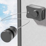 Varal retrátil com fio resistente.