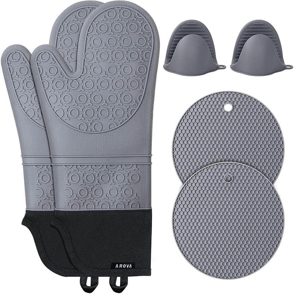 Kit de Luvas de Silicone Barbecue, Luvas de Silicone, Luvas para Cozinha, Luvas para Churrasco, Kit de Luvas de Silicone, Kit de Luvas para Churrasco, Luvas Churrasco, Luvas Térmicas de Silicone, Luvas de Silicone com Forro, Pegadores de Panela, Descanso de Panela, Kit de Luvas e Descanso de Panela, Loja Comprinha do Futuro